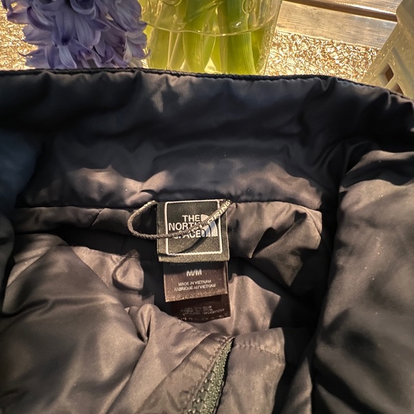 Women’s North face size medium. - Picture 2 of 2